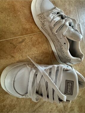 Vans White Women's Lace-Up Sneakers with Subtle Pattern